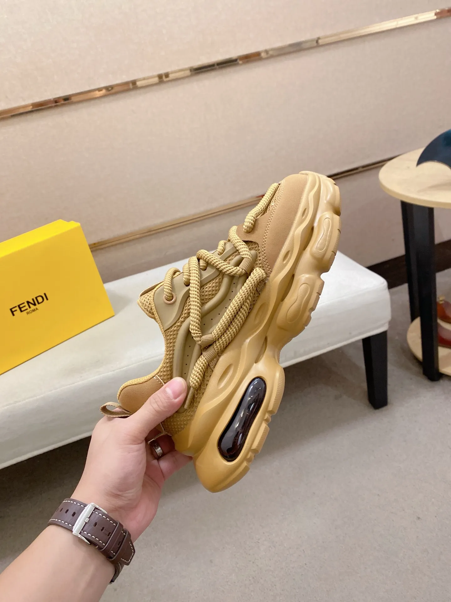Men's shoes 💰 480💰 (fendi) New style 👊🏻 upper 🇮🇹 imported cowhide fabric 🇩🇪 lining imported sheepskin lining. The original outsole is molded to highlight the identity of every man, and the upper foot is elegant and stable🚶🏻🚶🏻The high-end custom counters reproduce the original version📯No matter the wind or rain, the shoe last remains unchanged and can withstand the verification of time🔍️,🔵 Size: 38-44